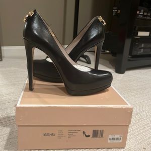 Micheal Kors black Hamilton Pump.